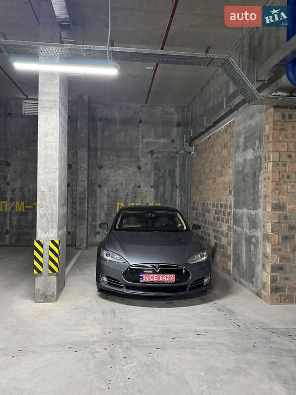 Лифтбек Tesla Model S 2013 в Львове