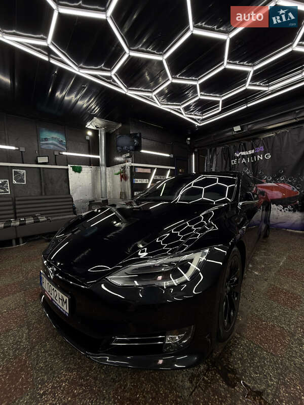Лифтбек Tesla Model S 2018 в 