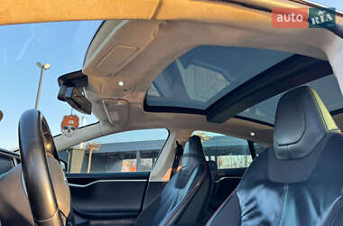 Лифтбек Tesla Model S 2014 в 