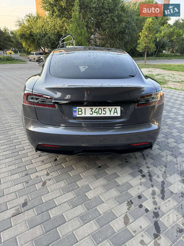 Ліфтбек Tesla Model S 2021 в Пирятині