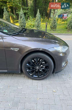 Лифтбек Tesla Model S 2013 в 