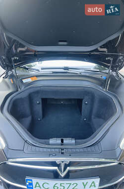 Лифтбек Tesla Model S 2013 в 