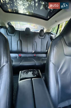 Лифтбек Tesla Model S 2013 в 