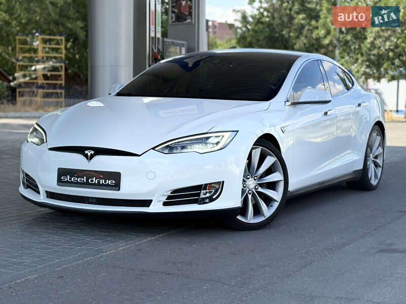 Tesla Model S 2014
