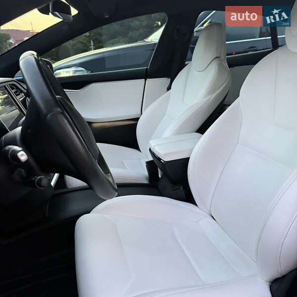 Лифтбек Tesla Model S 2018 в Черновцах