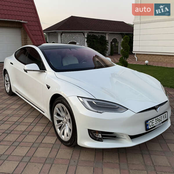 Лифтбек Tesla Model S 2018 в Черновцах