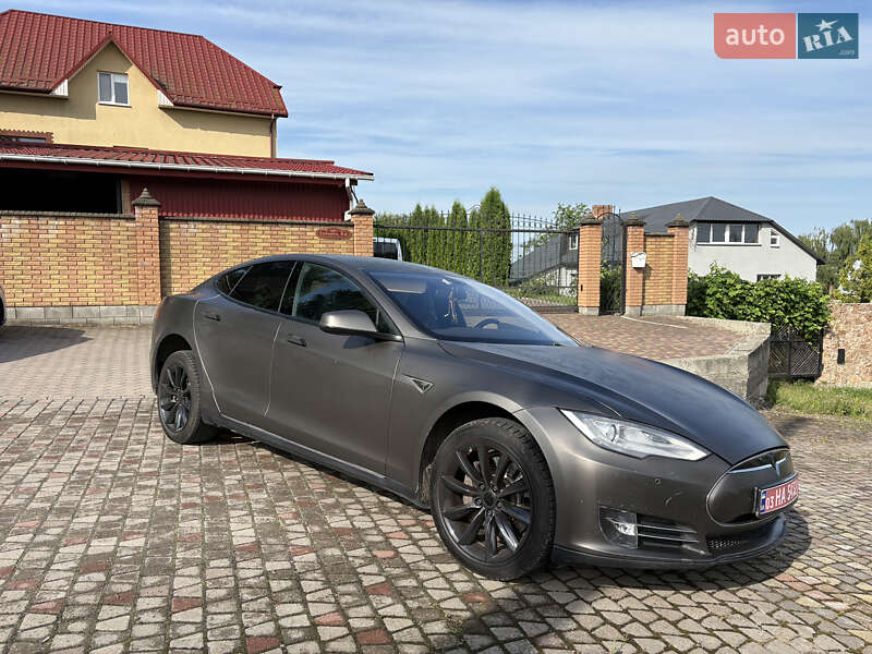 Ліфтбек Tesla Model S 2014 в Миргороді