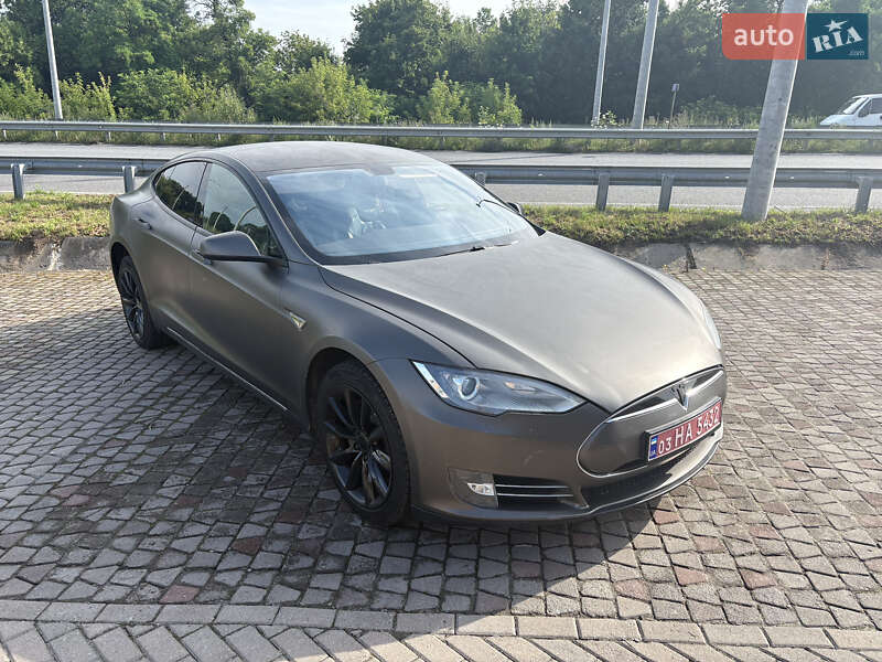 Ліфтбек Tesla Model S 2014 в Миргороді