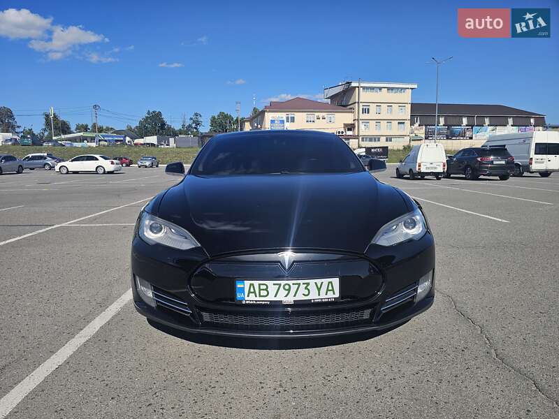 Лифтбек Tesla Model S 2013 в 