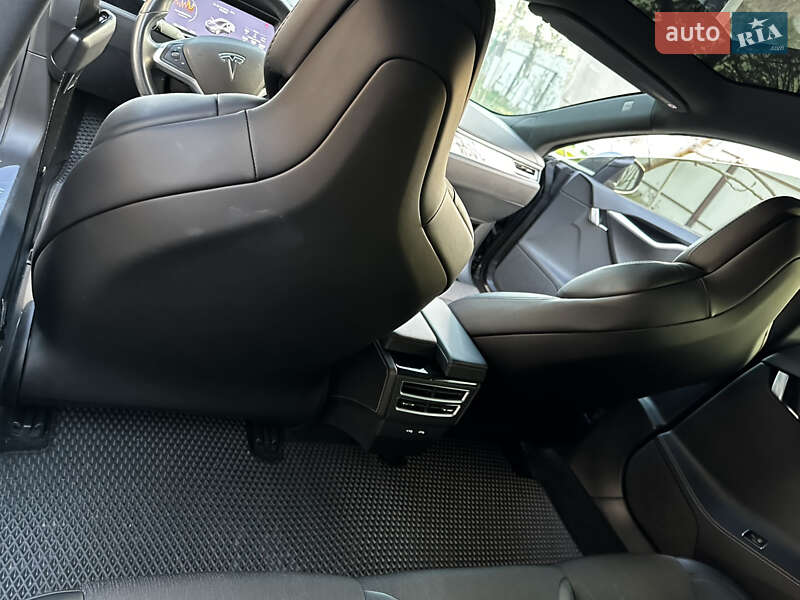 Лифтбек Tesla Model S 2018 в Киеве