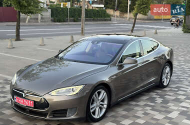 Лифтбек Tesla Model S 2015 в Ровно