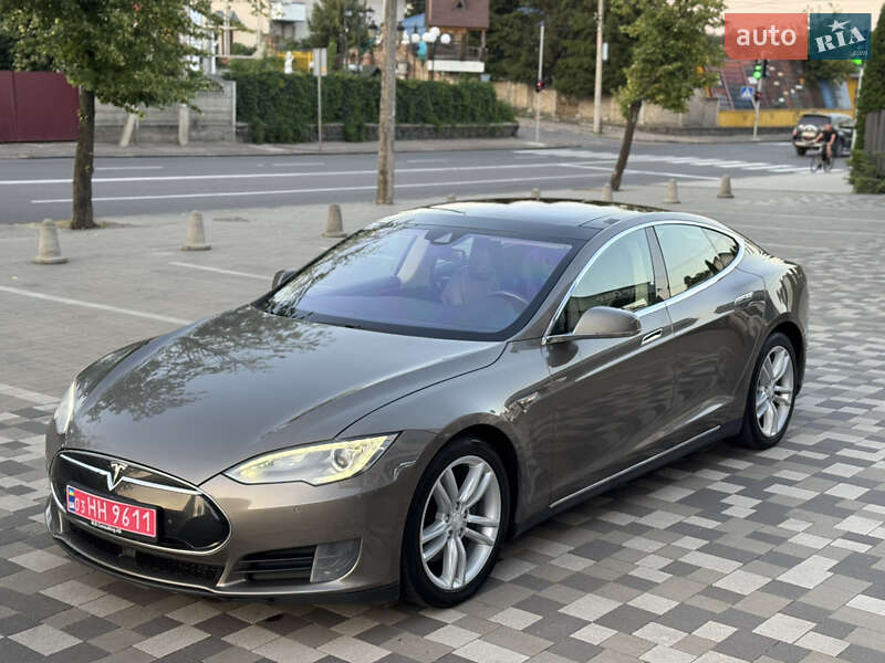 Tesla Model S 2015