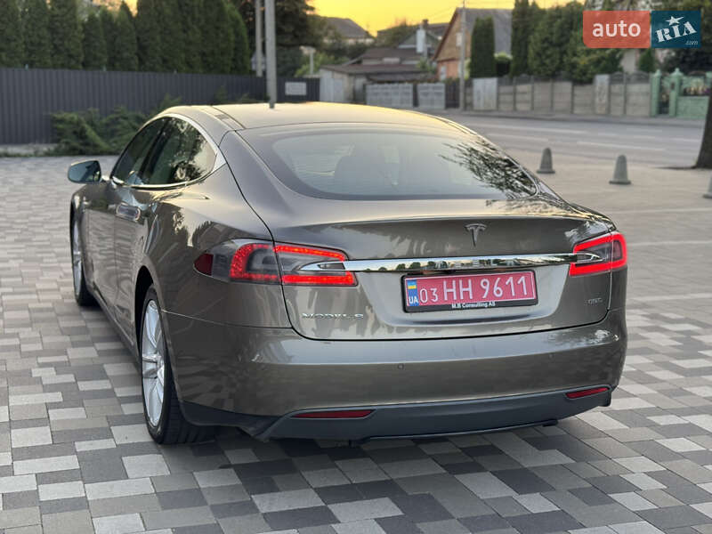 Лифтбек Tesla Model S 2015 в Ровно