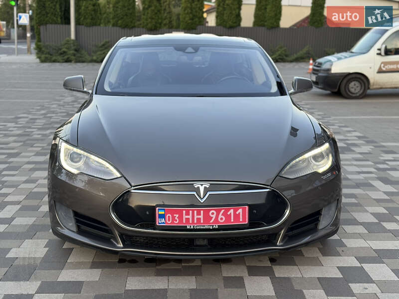 Лифтбек Tesla Model S 2015 в Ровно