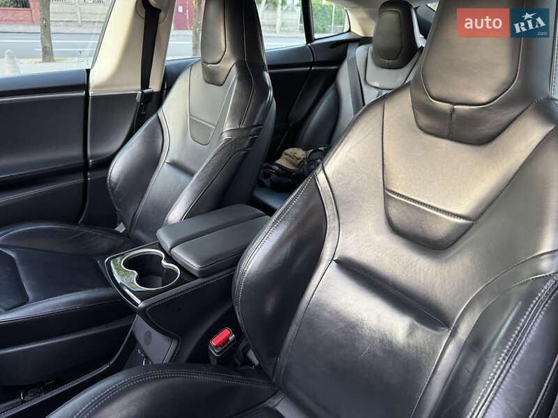 Лифтбек Tesla Model S 2015 в Ровно
