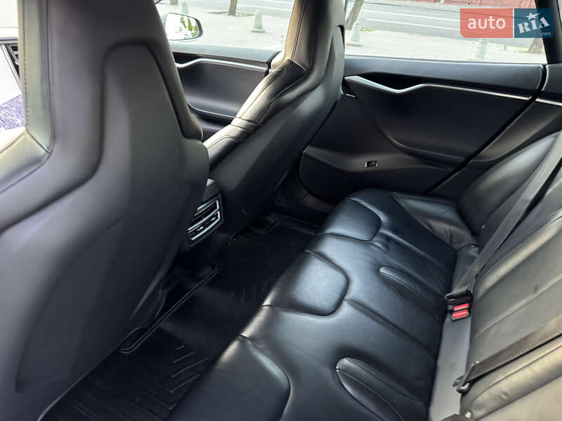 Лифтбек Tesla Model S 2015 в Ровно