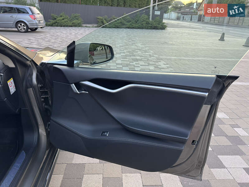 Лифтбек Tesla Model S 2015 в Ровно