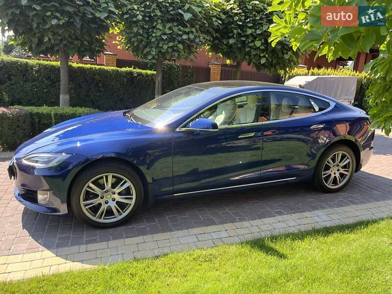 Лифтбек Tesla Model S 2020 в Виннице