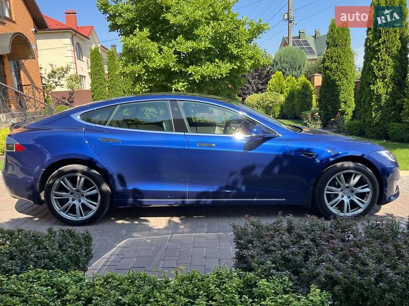Лифтбек Tesla Model S 2020 в Виннице