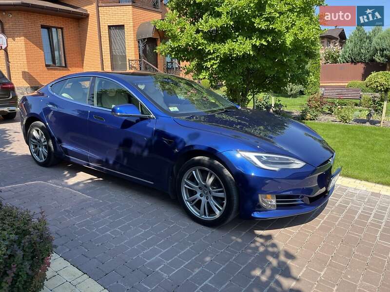 Лифтбек Tesla Model S 2020 в Виннице
