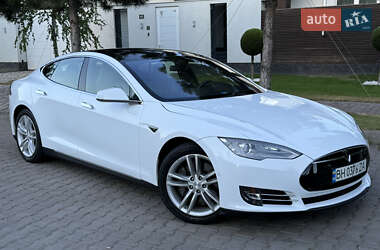 Лифтбек Tesla Model S 2015 в 