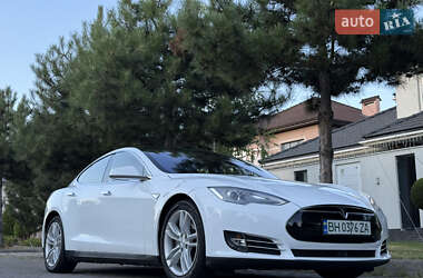 Лифтбек Tesla Model S 2015 в 