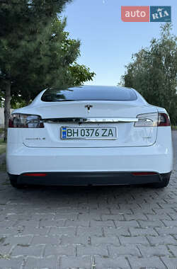 Лифтбек Tesla Model S 2015 в 