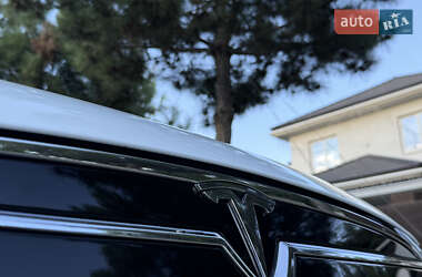 Лифтбек Tesla Model S 2015 в 