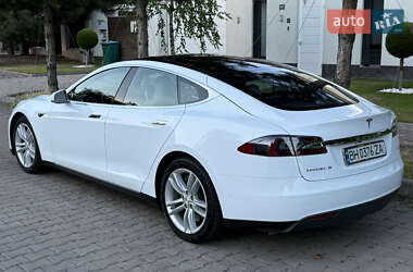 Лифтбек Tesla Model S 2015 в 