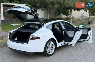 Лифтбек Tesla Model S 2015 в 
