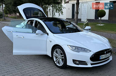 Лифтбек Tesla Model S 2015 в 