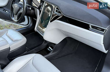 Лифтбек Tesla Model S 2015 в 