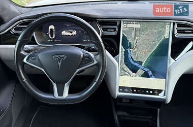 Лифтбек Tesla Model S 2015 в 