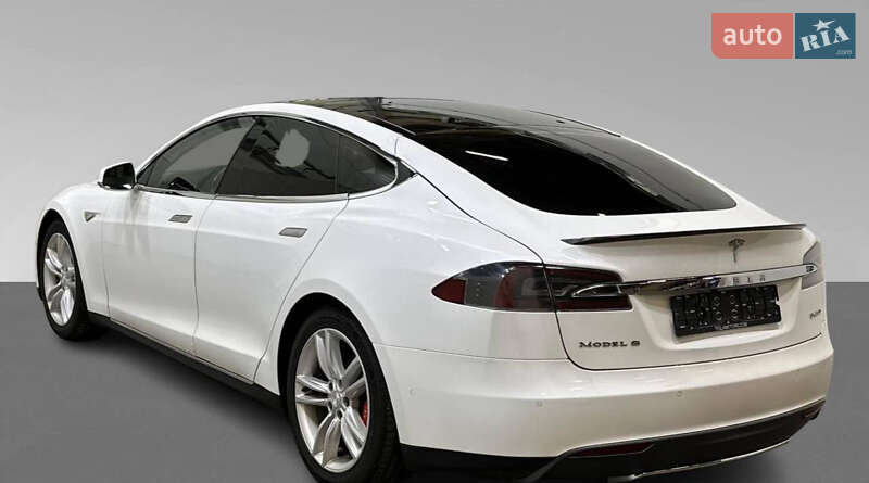 Ліфтбек Tesla Model S 2015 в Одесі