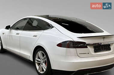 Лифтбек Tesla Model S 2015 в 