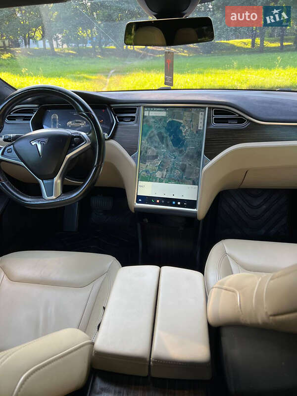 Лифтбек Tesla Model S 2015 в Ровно