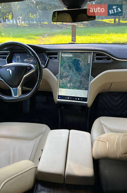Лифтбек Tesla Model S 2015 в 
