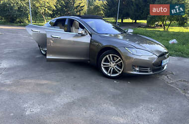 Лифтбек Tesla Model S 2015 в 