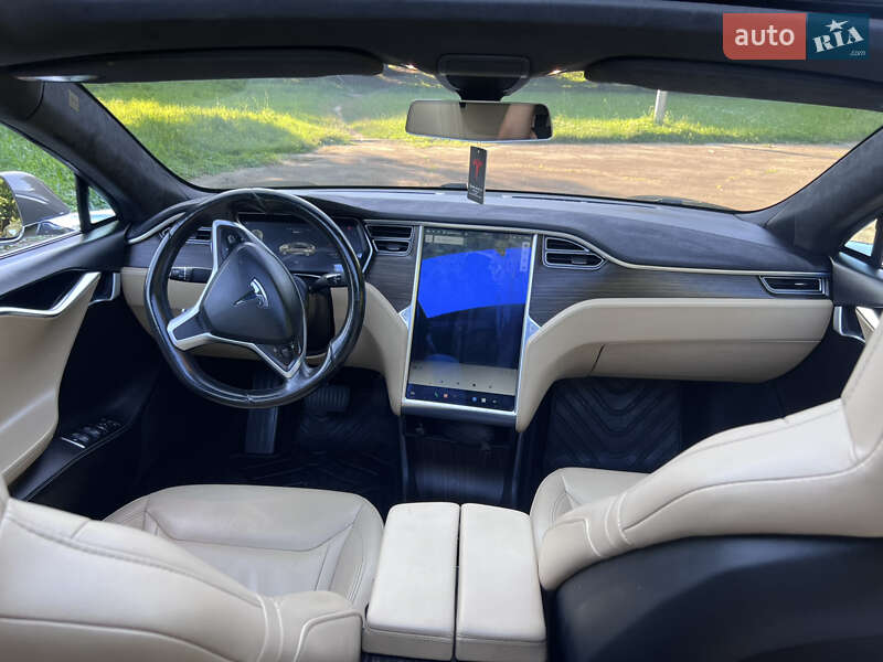 Лифтбек Tesla Model S 2015 в Ровно