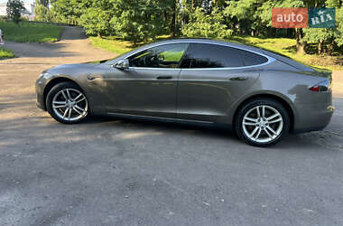 Лифтбек Tesla Model S 2015 в 