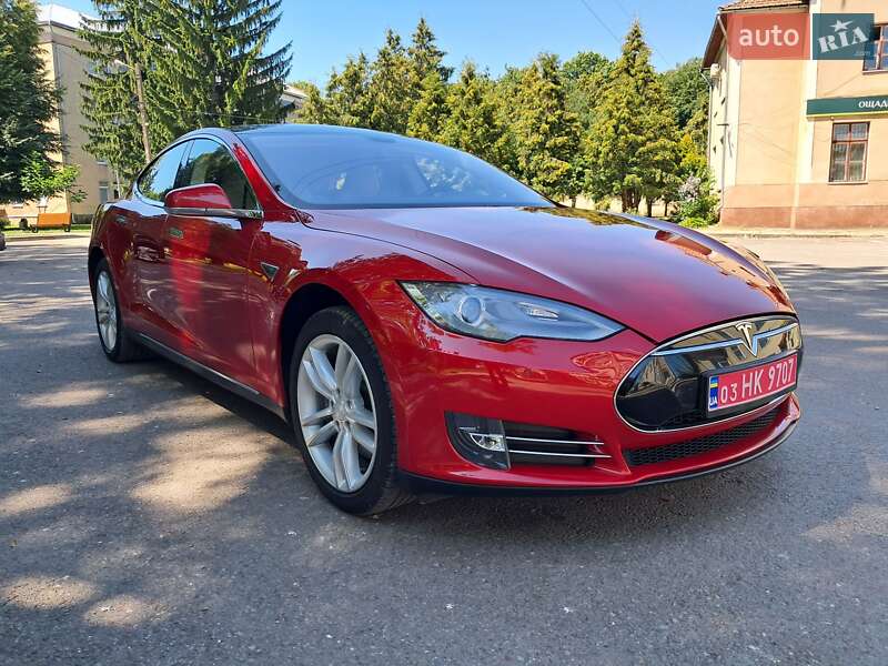 Лифтбек Tesla Model S 2014 в Радехове