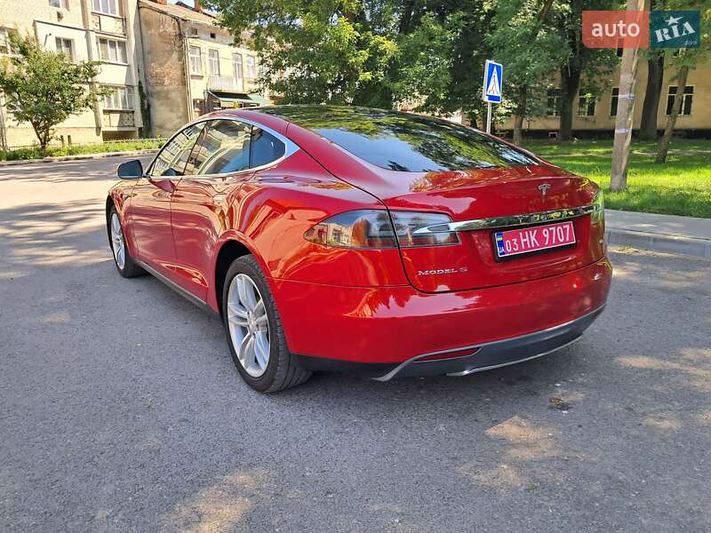 Лифтбек Tesla Model S 2014 в Радехове