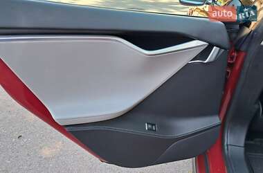Лифтбек Tesla Model S 2014 в 