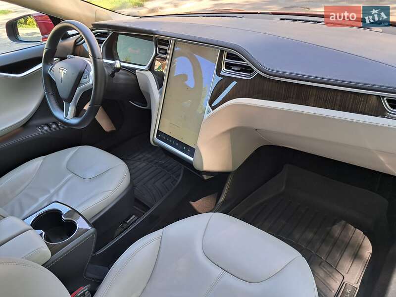 Лифтбек Tesla Model S 2014 в Радехове