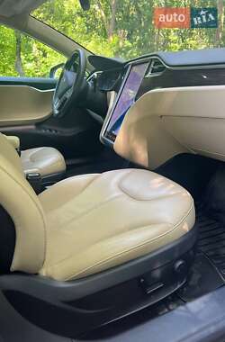 Лифтбек Tesla Model S 2014 в 