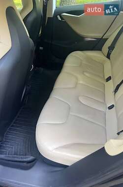 Лифтбек Tesla Model S 2014 в 