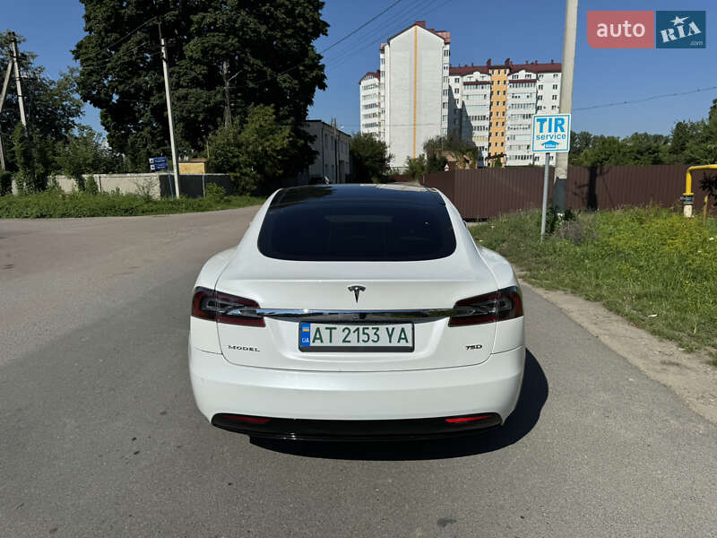 Лифтбек Tesla Model S 2016 в Ивано-Франковске