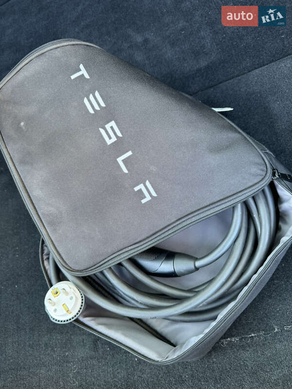Лифтбек Tesla Model S 2016 в Ивано-Франковске