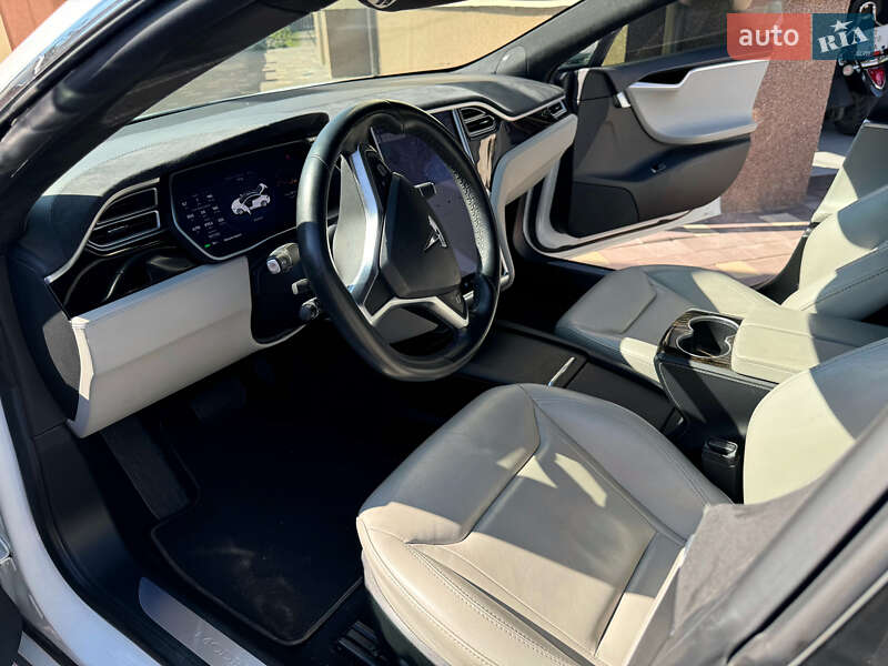 Лифтбек Tesla Model S 2016 в Ивано-Франковске