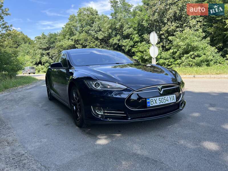 Лифтбек Tesla Model S 2013 в 